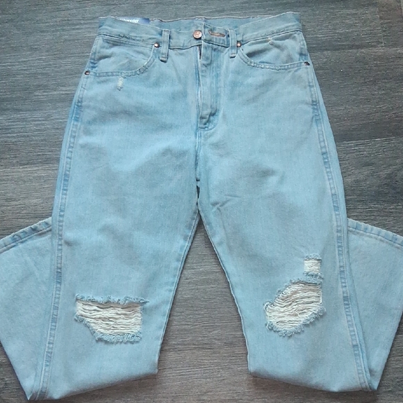 Wrangler  Light Blue Relaxed Jeans - Picture 1 of 7